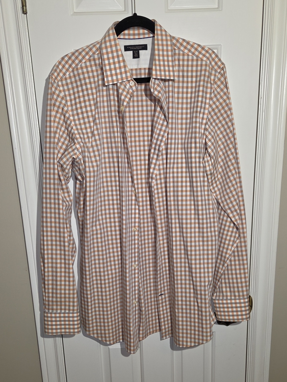 Banana Republic Men's Tan & White Gingham Button-Up Shirt